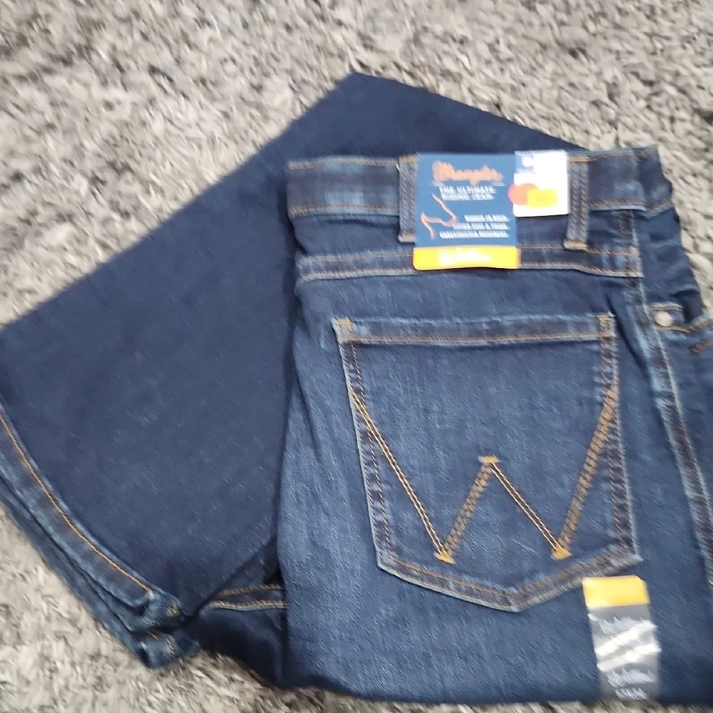 Wrangler Ultimate Riding Jean - Picture 1 of 3